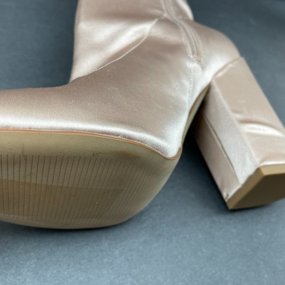 NWB KENDALL + KYLIE Women's Hailey Ankle Boots - Picture 12 of 13